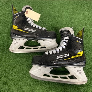 Bauer Supreme M3 Hockey Skates | Intermediate 5.5 (Regular)