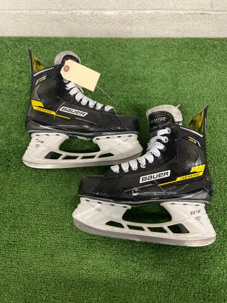 Intermediate Bauer Supreme M3 Hockey Skates Regular Width Size 5.5 (Used)