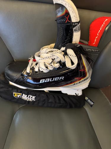 2025 Bauer Vapor FLYPRO Hockey Skates 7.5 (Used)