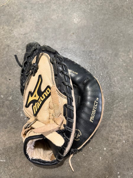 Mizuno RH Catcher's Glove 32.5" (Used)