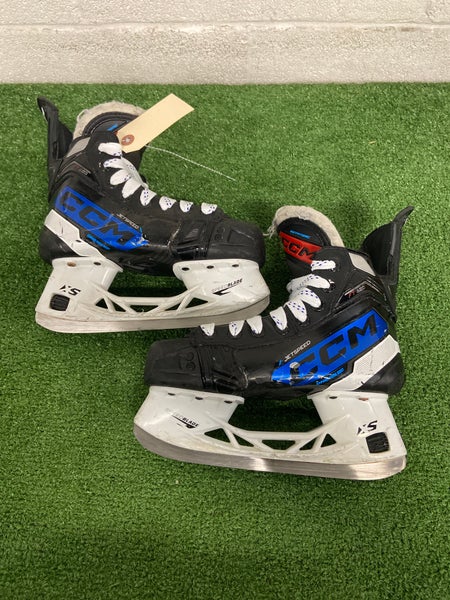 Junior CCM Jetspeed FT680 Hockey Skates Regular Width Size 1.5 (Used)