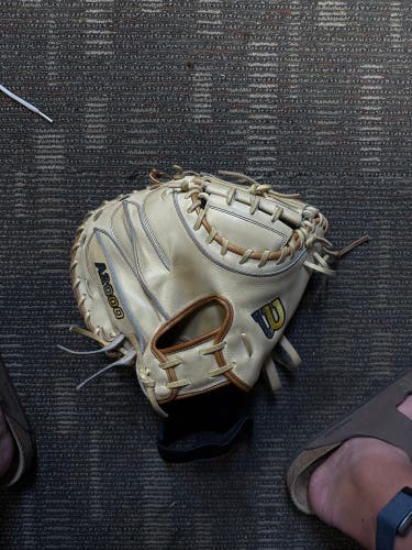 Wilson A2000 CM33 RH Catcher's Baseball Glove 33" (Used)