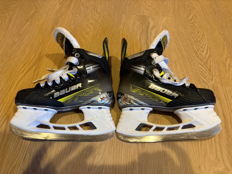 2023 Bauer Vapor X4 Hockey Skates Regular Width Size 1 (Used)