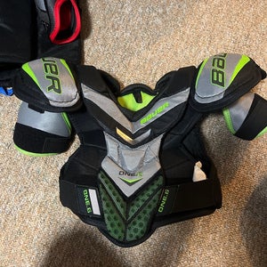 Medium Junior Bauer Supreme One.6 Shoulder Pads (New)