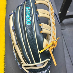 Wilson A2000 RH Outfield Baseball Glove 12.75" (Used)