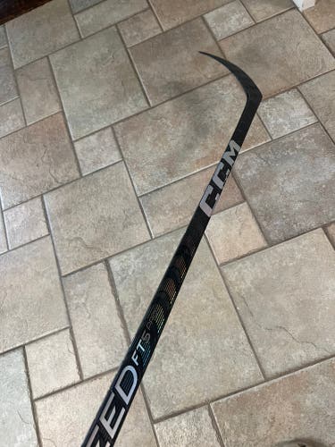Intermediate CCM JetSpeed FT5 Pro Right Handed Hockey Stick P29 65 Flex (Used)