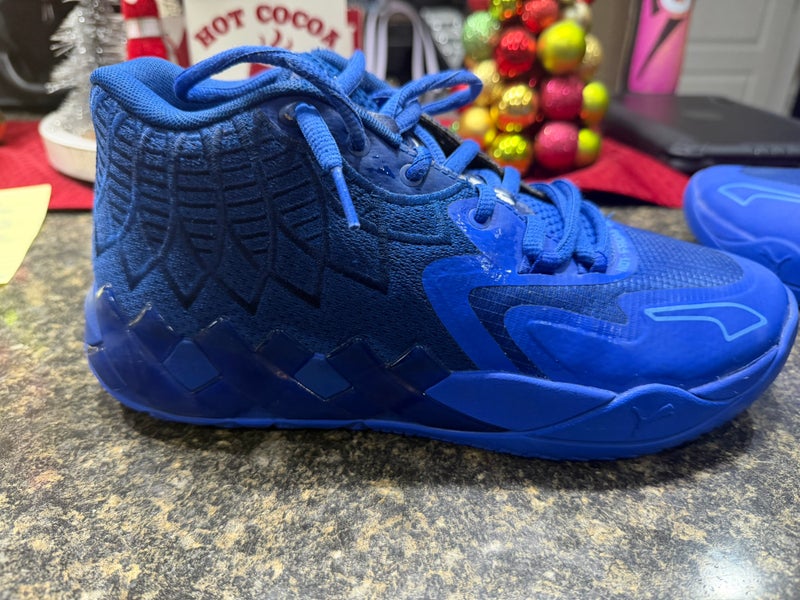 Men's Size M 8.5 (W 9.5) Puma Shoes (Used)