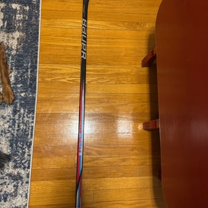 Senior Bauer Vapor Hyperlite 2 Right Handed Hockey Stick P28 77 Flex (Used)