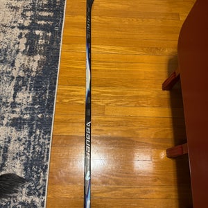 Senior Bauer Vapor FlyLite Right Handed Hockey Stick P28 77 Flex (Used)