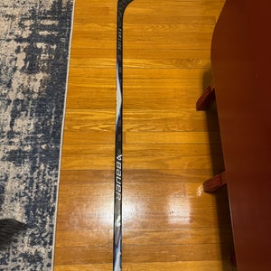 Senior Bauer Vapor FlyLite Right Handed Hockey Stick P28 77 Flex (Used)