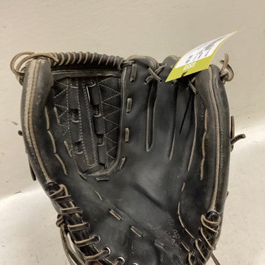 Used Wilson A2115 BB/SB Glove RH Throw Black 11 1/2" 11725-S000493965