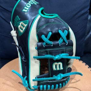 Rare Wilson A2K MC26 11.75” Baseball Fielding Glove - Matt Chapman Model