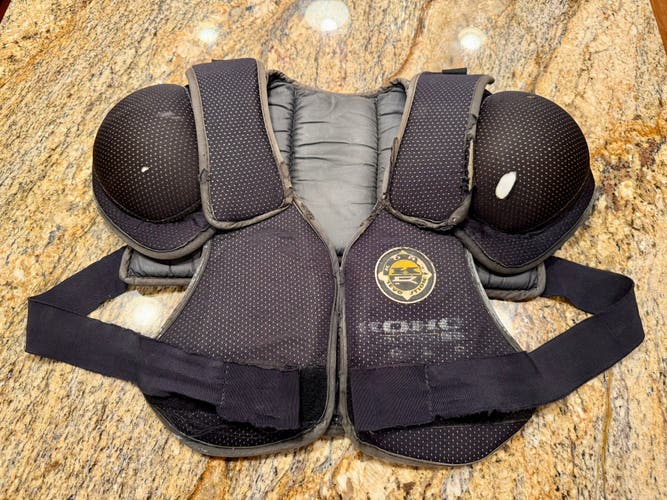 Men's Medium/Large Senior Koho Shoulder Pads (Used)