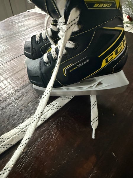 CCM Tacks 9350 Hockey Skates Regular Width 6 (New)