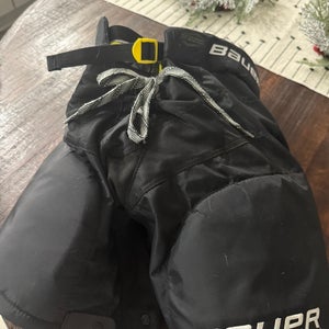 Youth Medium Bauer Mach Hockey Pants (Used)