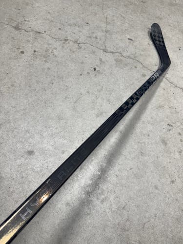 77 Flex P28 Senior Bauer Vapor Hyperlite 2 Left Hand Hockey Stick Pro Stock (USED)
