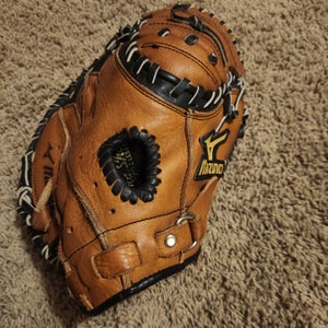 Mizuno RH Catcher's Prospect GXC 104 Baseball Glove 32.5"  Nice Glove/ Game Ready