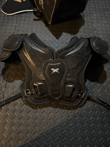 Extra Large Youth Xenith Velocity 2 Shoulder Pads (Used)