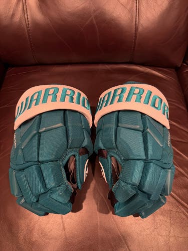 Warrior Covert QR6 Gloves 13" Pro Stock (Used)