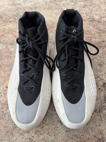 Men's Size M 9.0 (W 10.0) Adidas Shoes (Used)