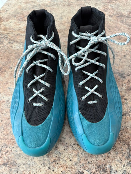 Men's Size M 9.5 (W 10.5) Adidas Shoes (Used)