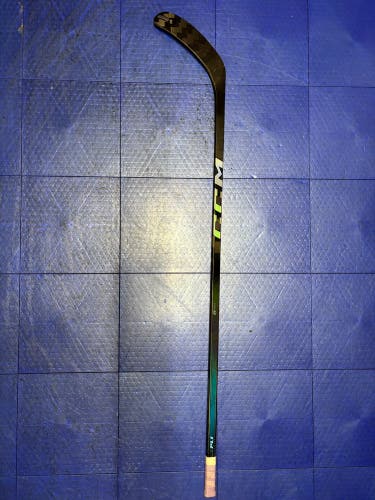 Intermediate CCM JetSpeed FT8 Pro Right Handed Hockey Stick P28 55 Flex (New)