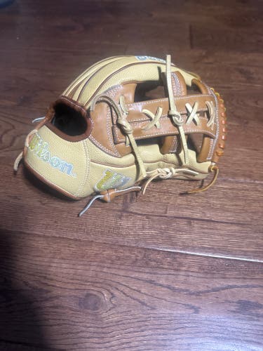 Barley used Wilson a2000 infield/outfield 12”