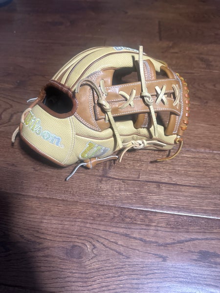 Barley used Wilson a2000 infield/outfield 12”