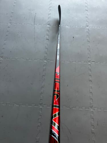 Custom Red Intermediate Bauer Vapor Hyperlite 2 Right Handed Hockey Stick P92 65 Flex (New)