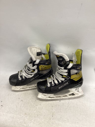 Used Bauer SUPREME 3S Junior Hockey Skate Junior 02.5 11851-S000039865