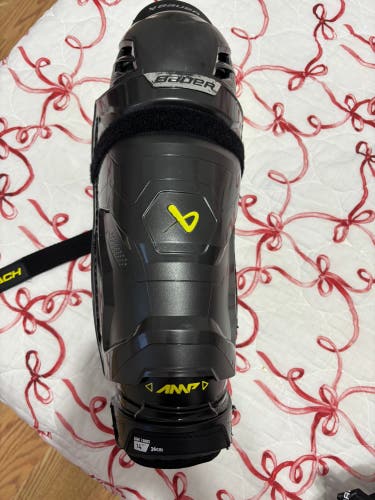 Intermediate Bauer Mach 14" Shin Pads (Used)