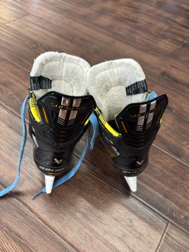 Bauer Supreme Hockey Skates Regular Width 12 (Used)