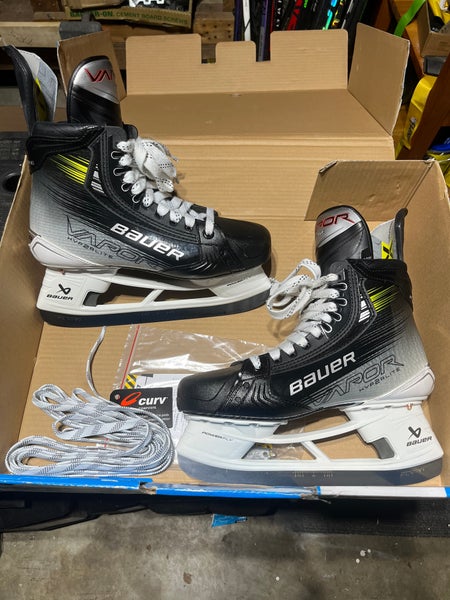2025 Bauer Vapor Hyperlite 2 Hockey Skates Wide Width 8 (New)