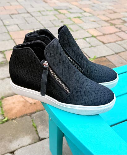 Women's Steve Madden Camden US Size 9.5 M Black Knit Hidden Wedge Sneaker Boots