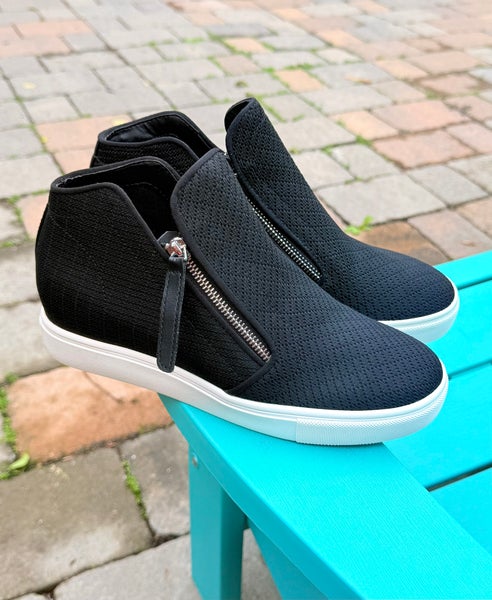 Women's Steve Madden Camden US Size 9.5 M Black Knit Hidden Wedge Sneaker Boots