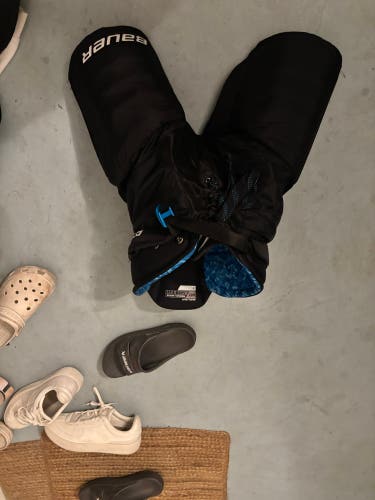 Men's Intermediate Medium Bauer Hockey Pants (Used)