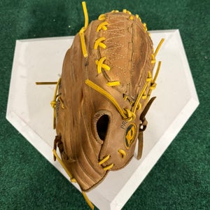 Wilson A2000 RH Outfield Baseball Glove 12.5" (Used)