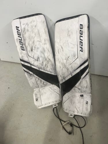 Intermediate Medium 2022 Bauer Goalie Leg Pads (Used)