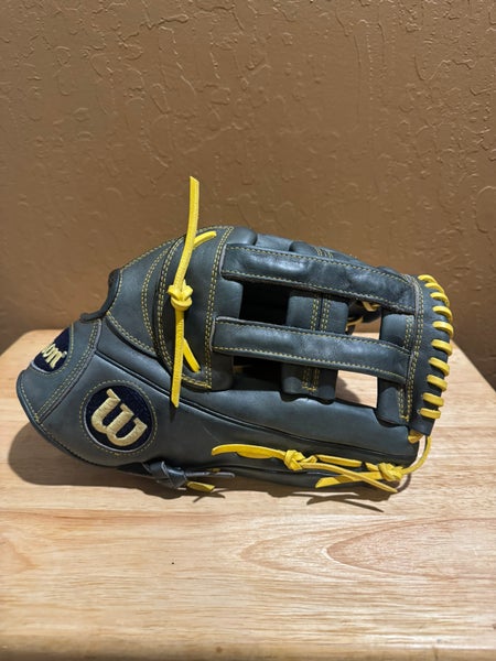 2013 Wilson A2000 RH Outfield Baseball Glove 12.75" (Used)