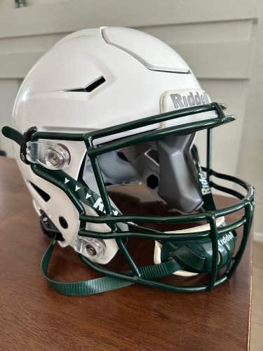 Used Youth Medium Riddell SpeedFlex Football Helmet (READ DESCRIPTION)