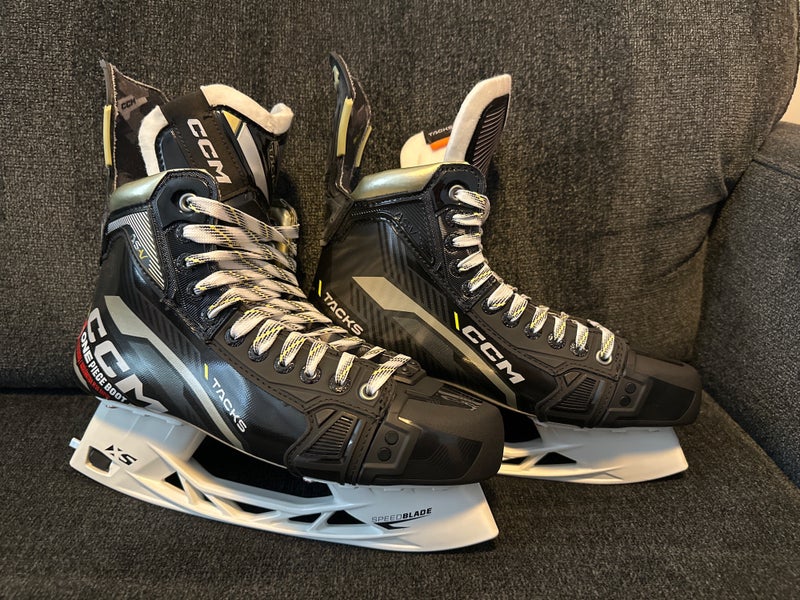 NEW 9.5regular CCM Tacks AS-V
