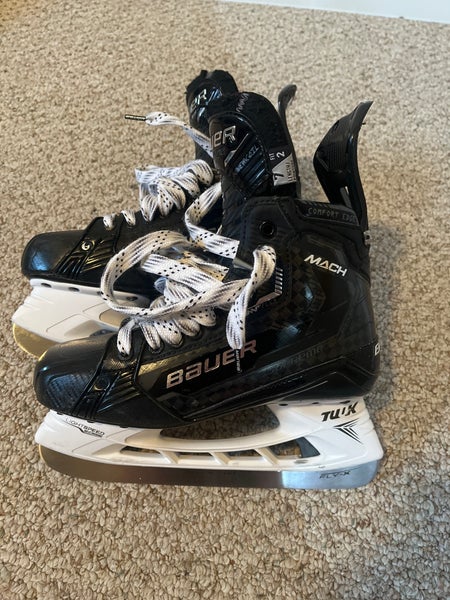 2022 Bauer Supreme Mach Hockey Skates 7 (Used)