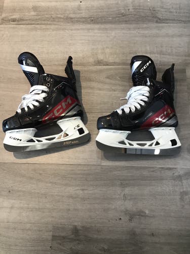 CCM JetSpeed FT6 Pro Hockey Skates Regular Width 6.5 (New)