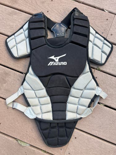 Mizuno Youth Catcher's Chest Protector (Used)
