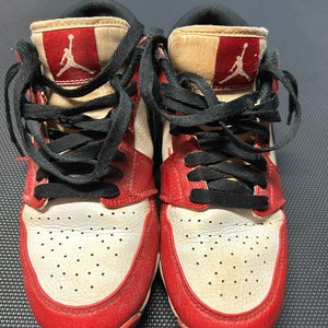 Red Kid's 4.5Y (Big Kids / Youth) Youth Nike Air Jordan Low Top Molded Cleats (Used)