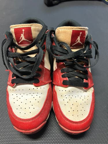 Red Kid's 4.5Y (Big Kids / Youth) Youth Nike Air Jordan Low Top Molded Cleats (Used)