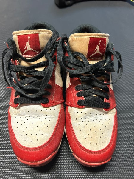 Red Kid's 4.5Y (Big Kids / Youth) Youth Nike Air Jordan Low Top Molded Cleats (Used)