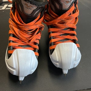 CCM Vector 4.0 Hockey Goalie Skates Regular Width Size 4 (Used)