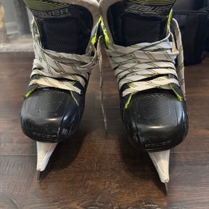 Bauer GSX Hockey Goalie Skates Regular Width Size 5 (Used)