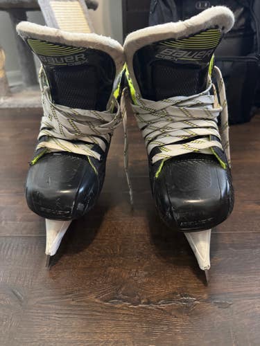 Bauer GSX Hockey Goalie Skates Regular Width Size 5 (Used)